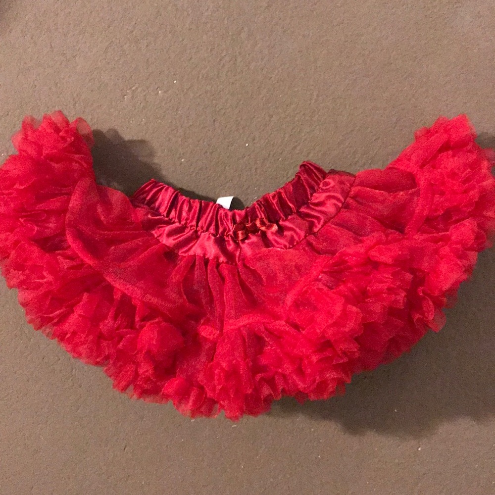 Newborn red petal skirt! TUTU for photography